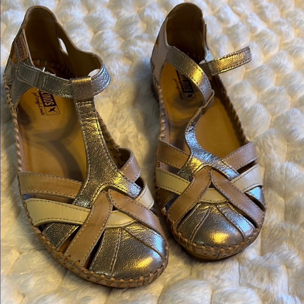 Pikolinos gold sandals 38